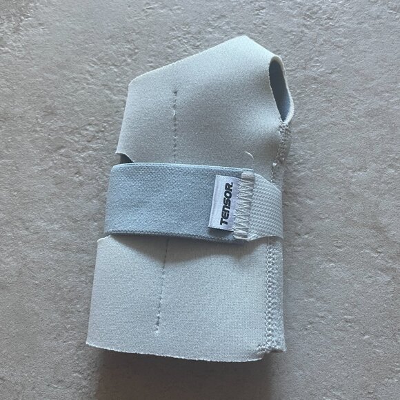 Tensor Wrist Braces - Set of 2 - Picture 6 of 6